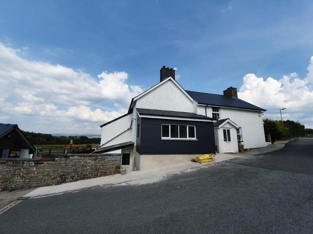 Bryncarnedd Farmhouse Aberystwyth Exterior photo